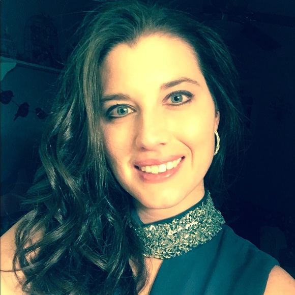 Meet your Posher, Jennifer - Picture 1 of 3